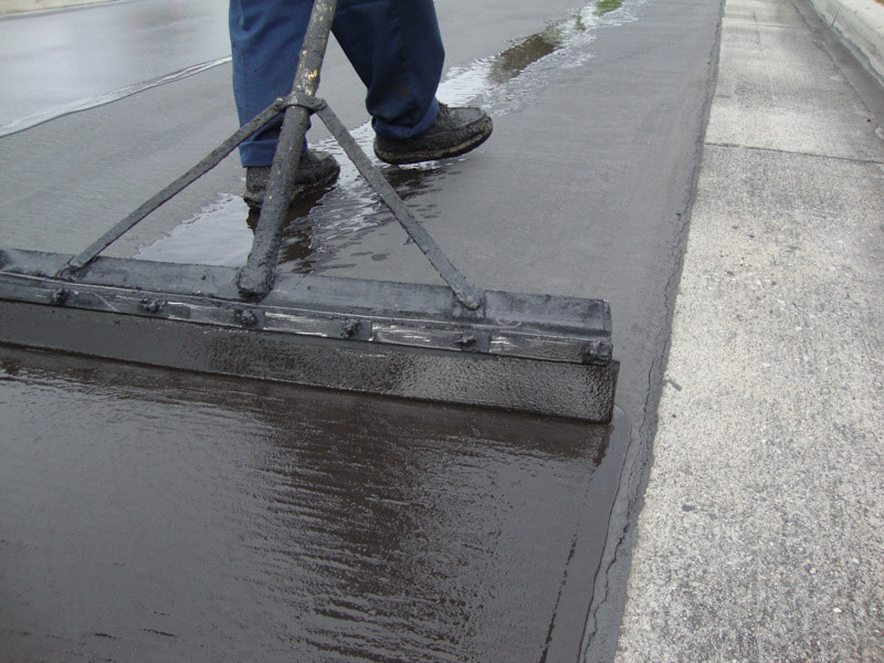 services-parking-lot-maintenance-asphalt-seal-coating-04